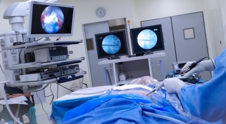 Cirugía de mínima invasión en columna vertebral