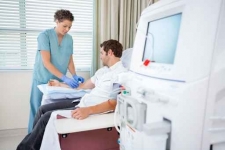 Atención a pacientes de hemodiálisis y diálisis por nefrólogo certificado