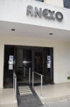 Puerta de entrada al edificio ANEXO del Centro Médico de las Américas (CMA). Calle 54 entre Av. Pérez Ponce y  calle 33-A.