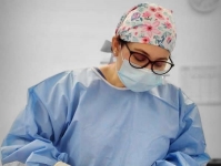 Existen enfermedades que deben ser tratadas por medio de cirugía vascular y endovascular, con procedimientos como la angioplastia para restaurar el flujo sanguíneo de arterias o venas obstruidas.